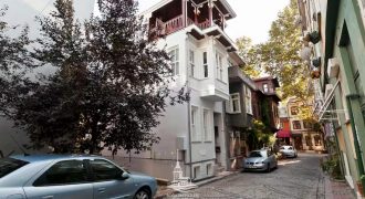 Kuzguncuk Tarihi Ruhsatlı Satılık Köşk